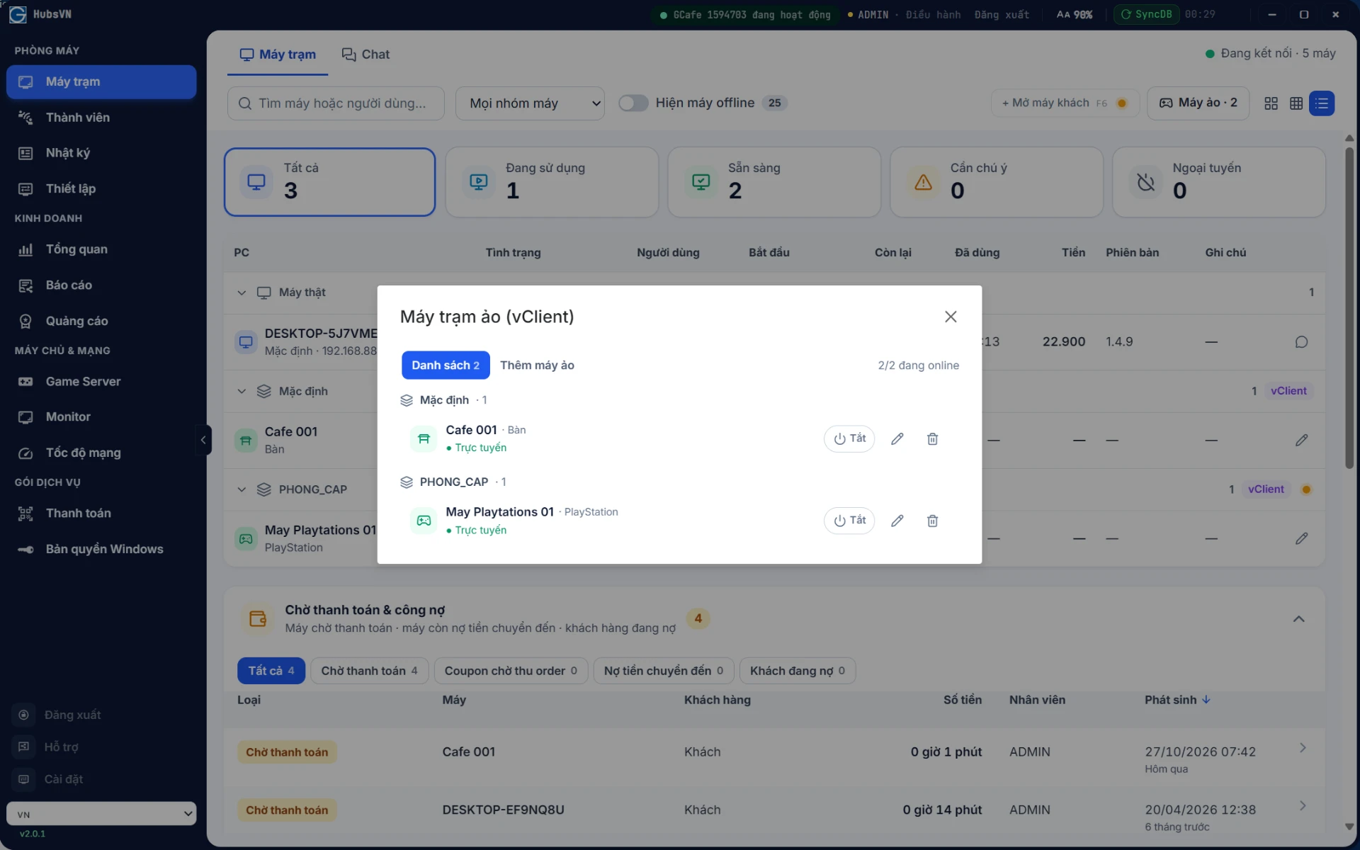 Danh sách máy trạm ảo trong GCafe Portal: bàn Cafe 001 và máy PlayStation đều trực tuyến, chia theo nhóm máy